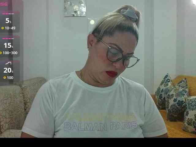 Hotmommyxxx webcam