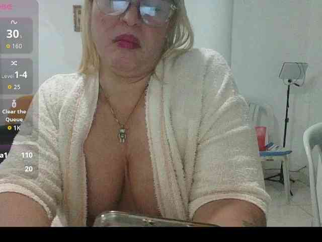 Hotmommyxxx webcam