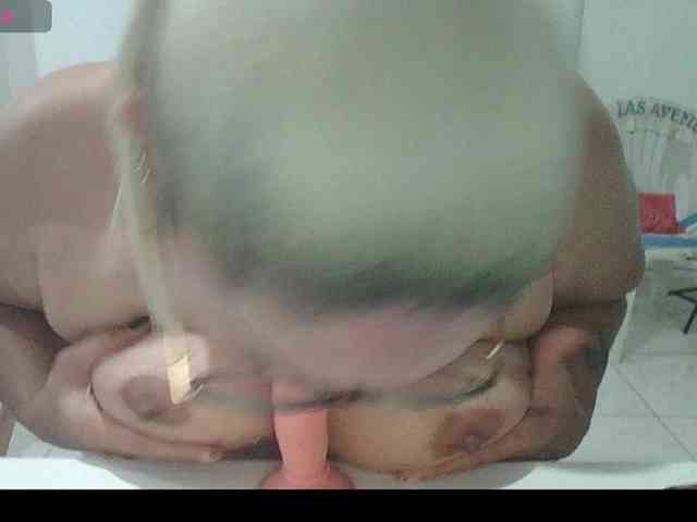 Hotmommyxxx webcam