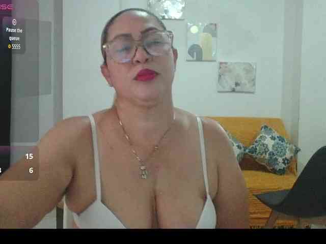 Hotmommyxxx webcam