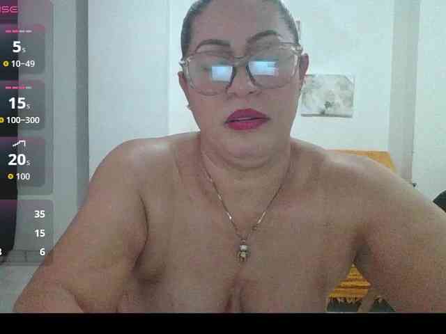 Hotmommyxxx webcam