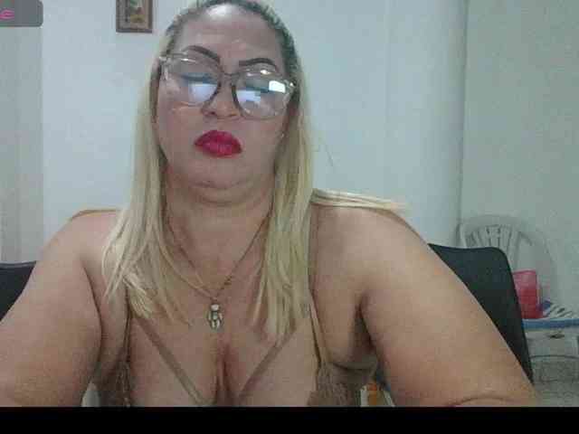 Hotmommyxxx webcam