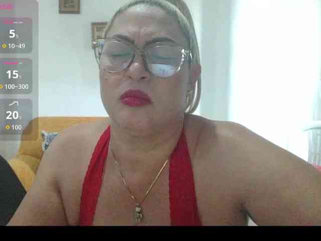Hotmommyxxx webcam