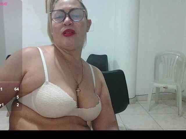 Hotmommyxxx webcam