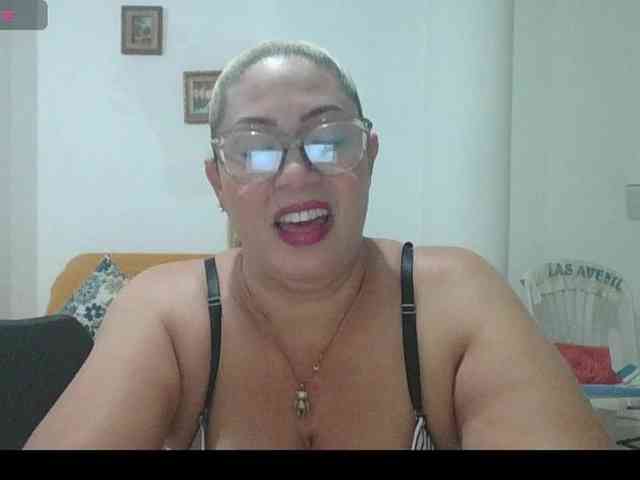 Hotmommyxxx webcam
