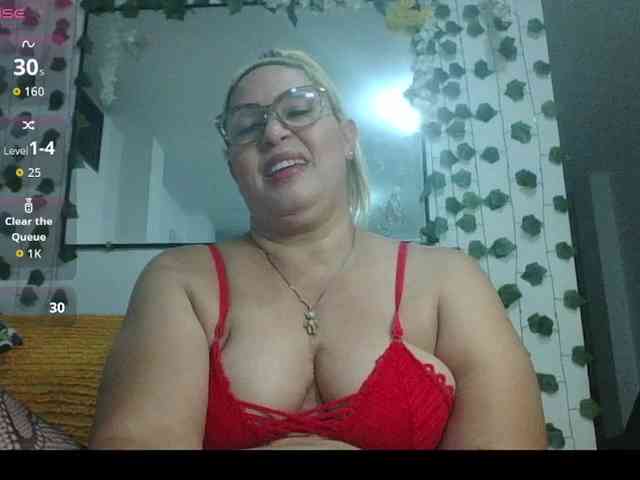 Hotmommyxxx webcam