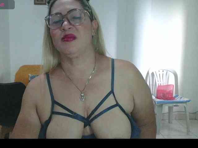 Hotmommyxxx webcam