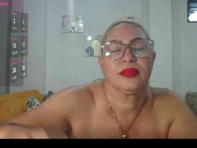 Hotmommyxxx webcam