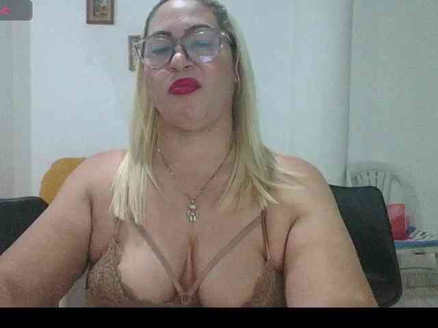 Hotmommyxxx webcam
