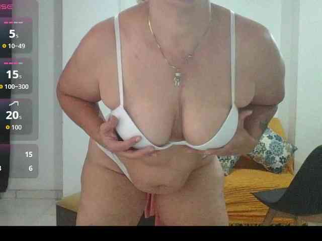 Hotmommyxxx webcam