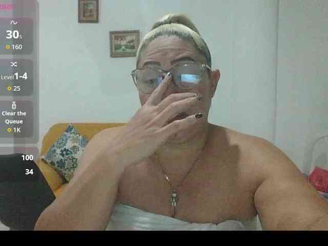 Hotmommyxxx webcam