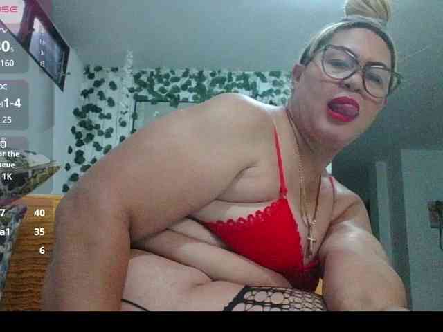 Hotmommyxxx webcam