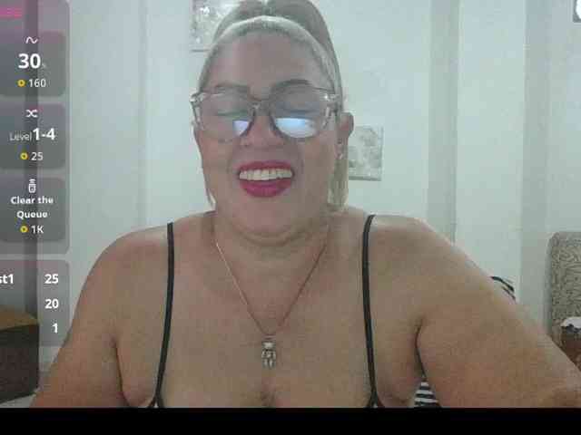 Hotmommyxxx webcam