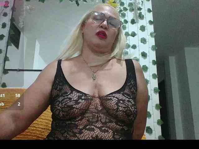 Hotmommyxxx webcam