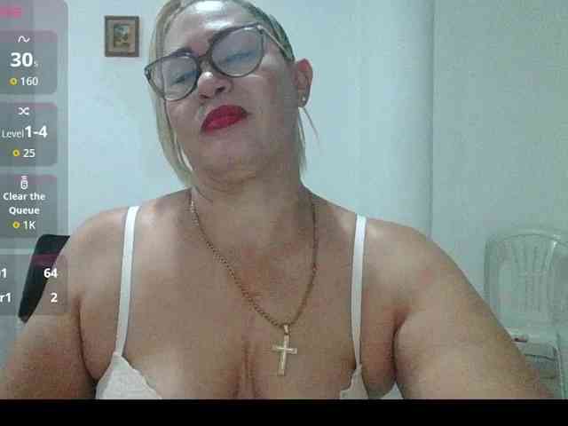 Hotmommyxxx webcam