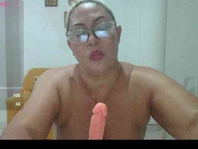 Hotmommyxxx webcam