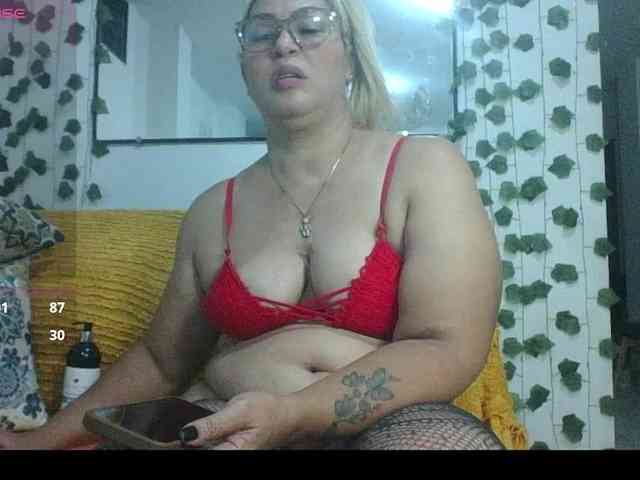 Hotmommyxxx webcam