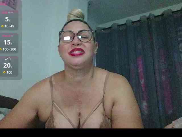 Hotmommyxxx webcam