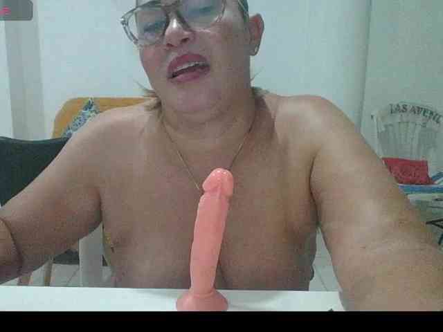 Hotmommyxxx webcam