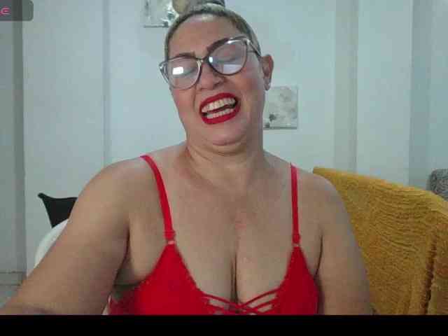 Hotmommyxxx webcam