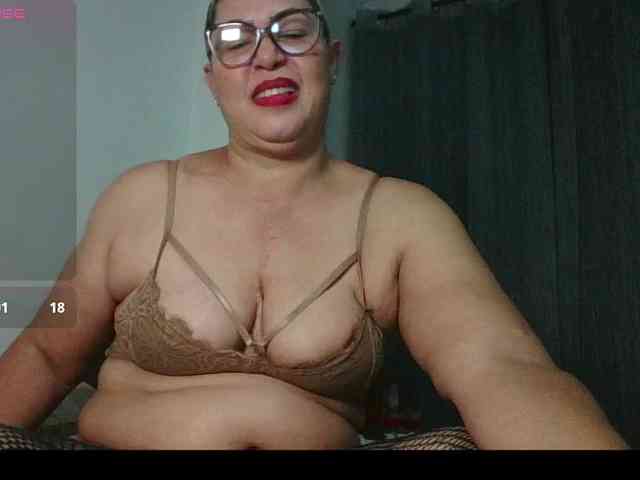 Hotmommyxxx webcam