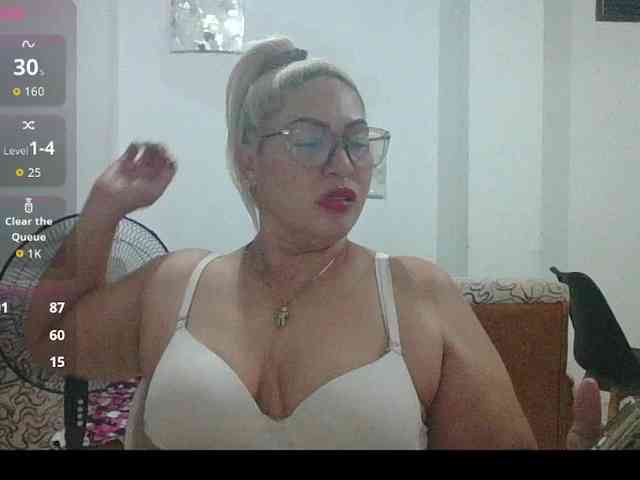 Hotmommyxxx webcam