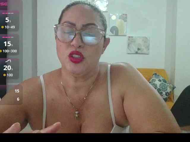 Hotmommyxxx webcam