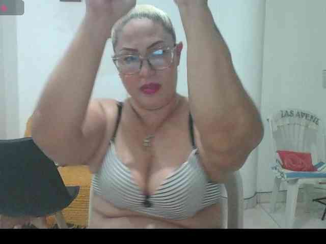 Hotmommyxxx webcam
