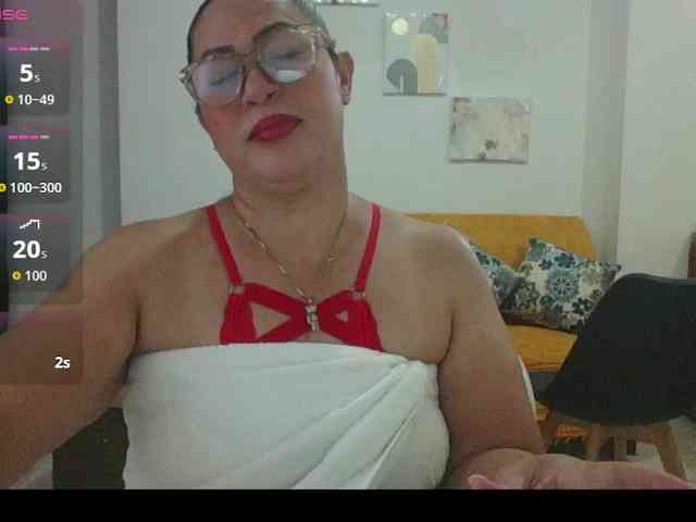 Model: Hotmommyxxx