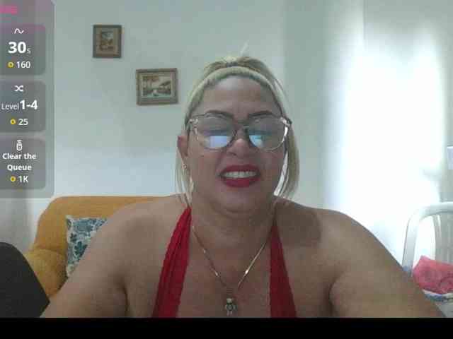 Hotmommyxxx webcam