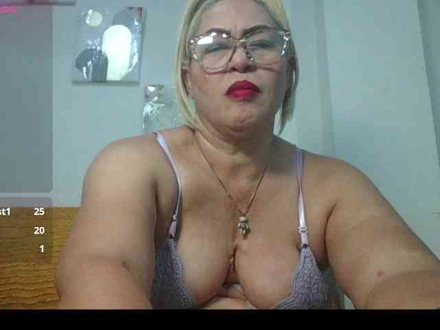 Hotmommyxxx webcam