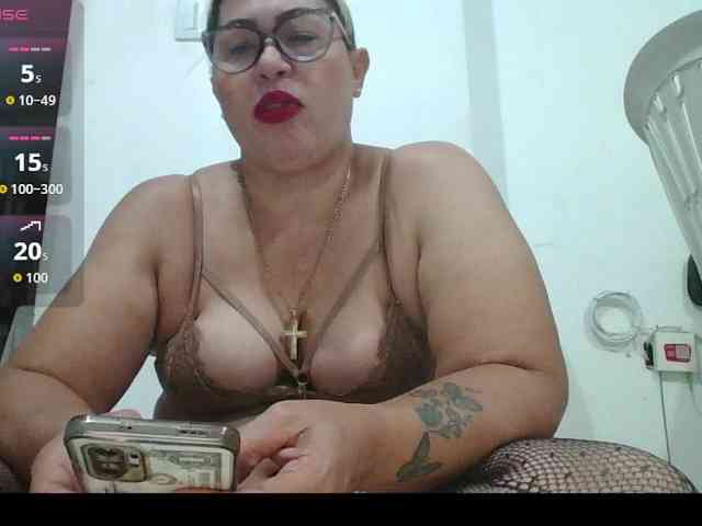 Hotmommyxxx webcam