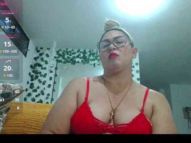 Hotmommyxxx webcam
