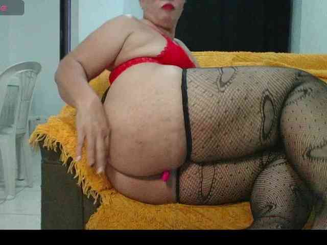 Hotmommyxxx webcam