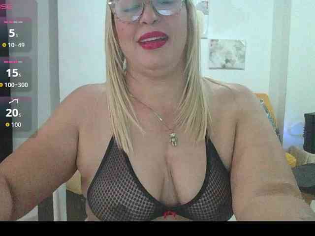 Hotmommyxxx webcam