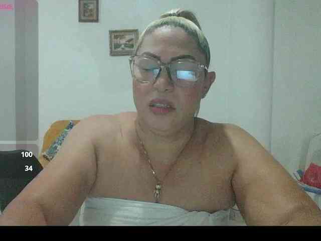 Hotmommyxxx webcam