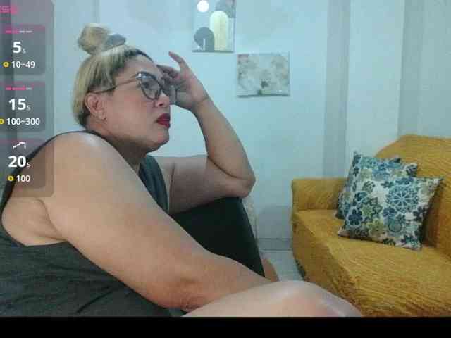 Hotmommyxxx webcam