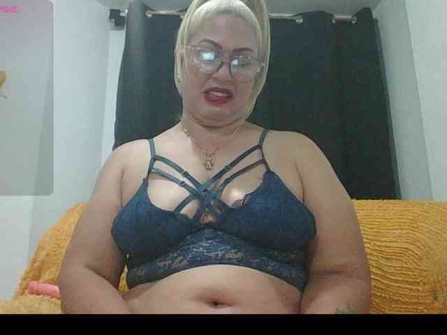 Hotmommyxxx webcam