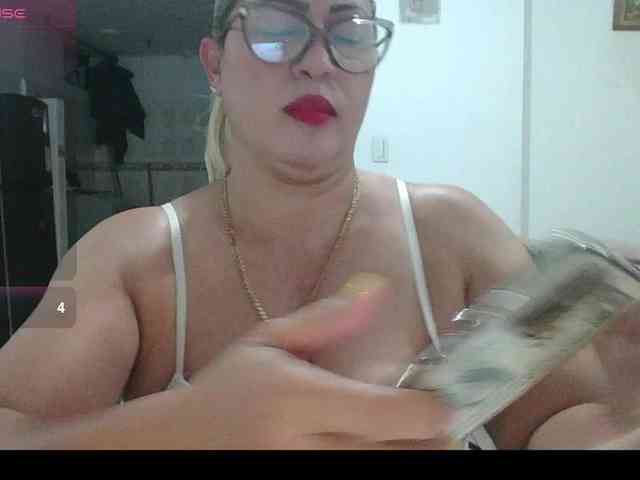 Hotmommyxxx webcam