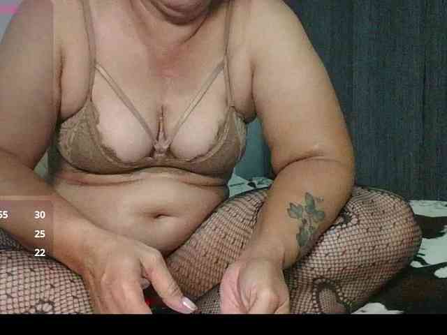 Hotmommyxxx webcam