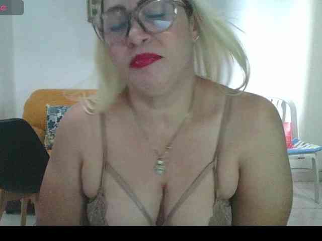 Hotmommyxxx webcam