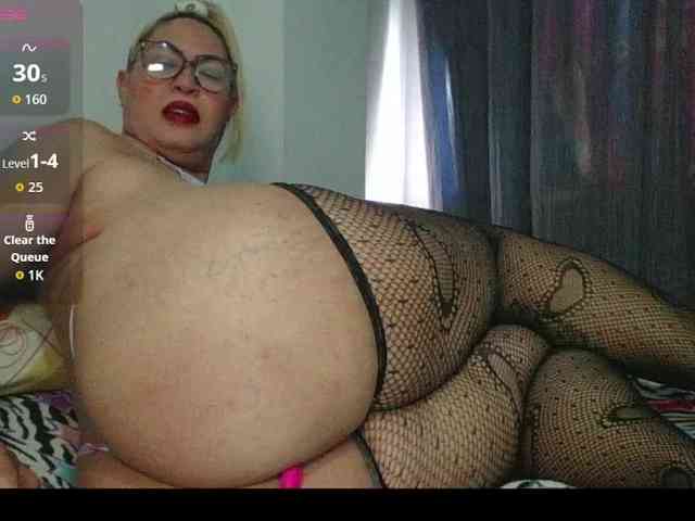 Hotmommyxxx webcam