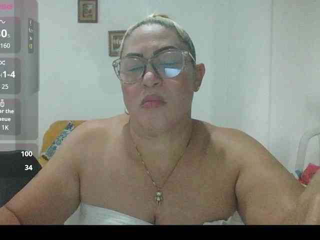 Hotmommyxxx webcam