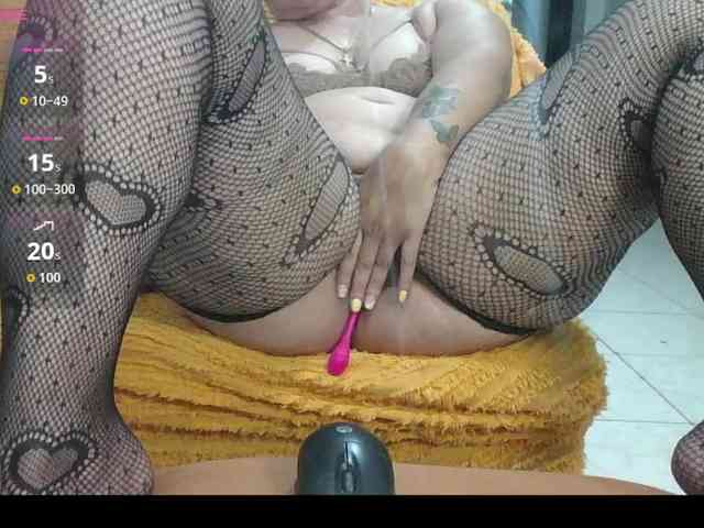 Hotmommyxxx webcam