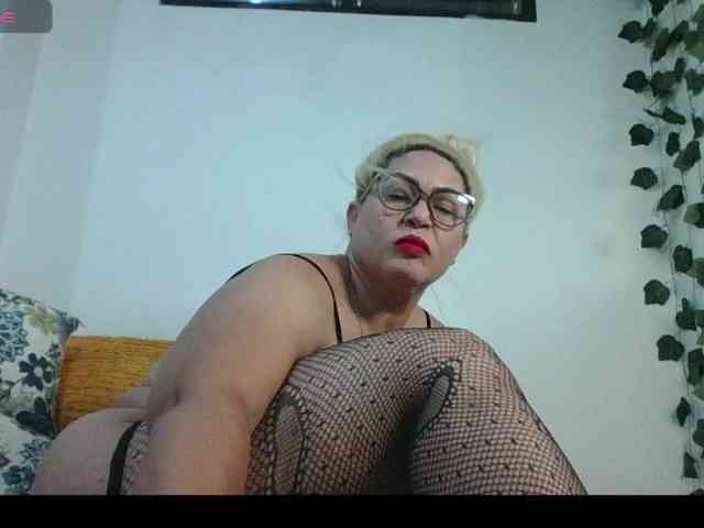 Hotmommyxxx webcam