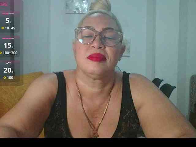 Hotmommyxxx webcam
