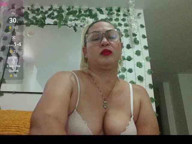 Hotmommyxxx webcam