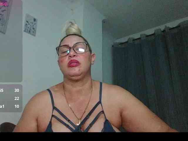 Hotmommyxxx webcam