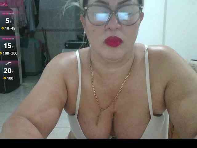 Hotmommyxxx webcam