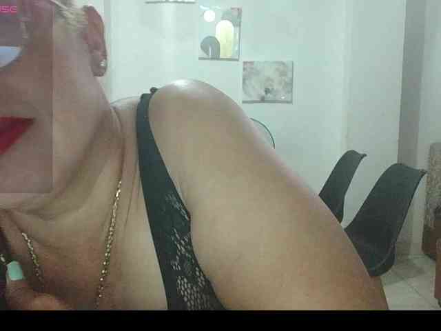 Hotmommyxxx webcam